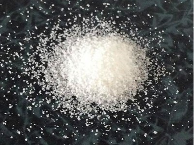 聚丙烯酰胺溶液保存時(shí)間短，遵循“即配即用”原則