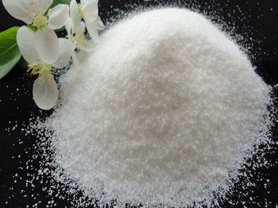 聚丙烯酰胺結(jié)團(tuán)是質(zhì)量問題？正確操作減少成本浪費(fèi)